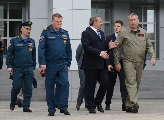Dmitry Rogozin visits Civil Defense Academy of Russian Emergencies Ministry