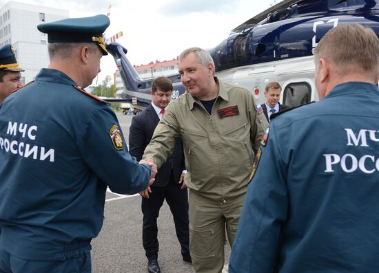 Dmitry Rogozin visits Civil Defense Academy of Russian Emergencies Ministry