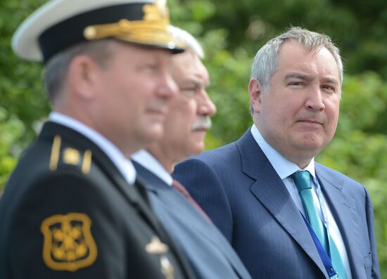 Vice-Prime Minister Dmitry Rogozin attends 2015 International Maritime Defense Show opening ceremony