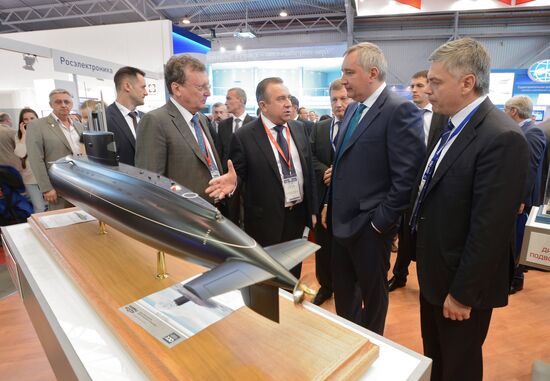 Vice-Prime Minister Dmitry Rogozin attends 2015 International Maritime Defense Show opening ceremony