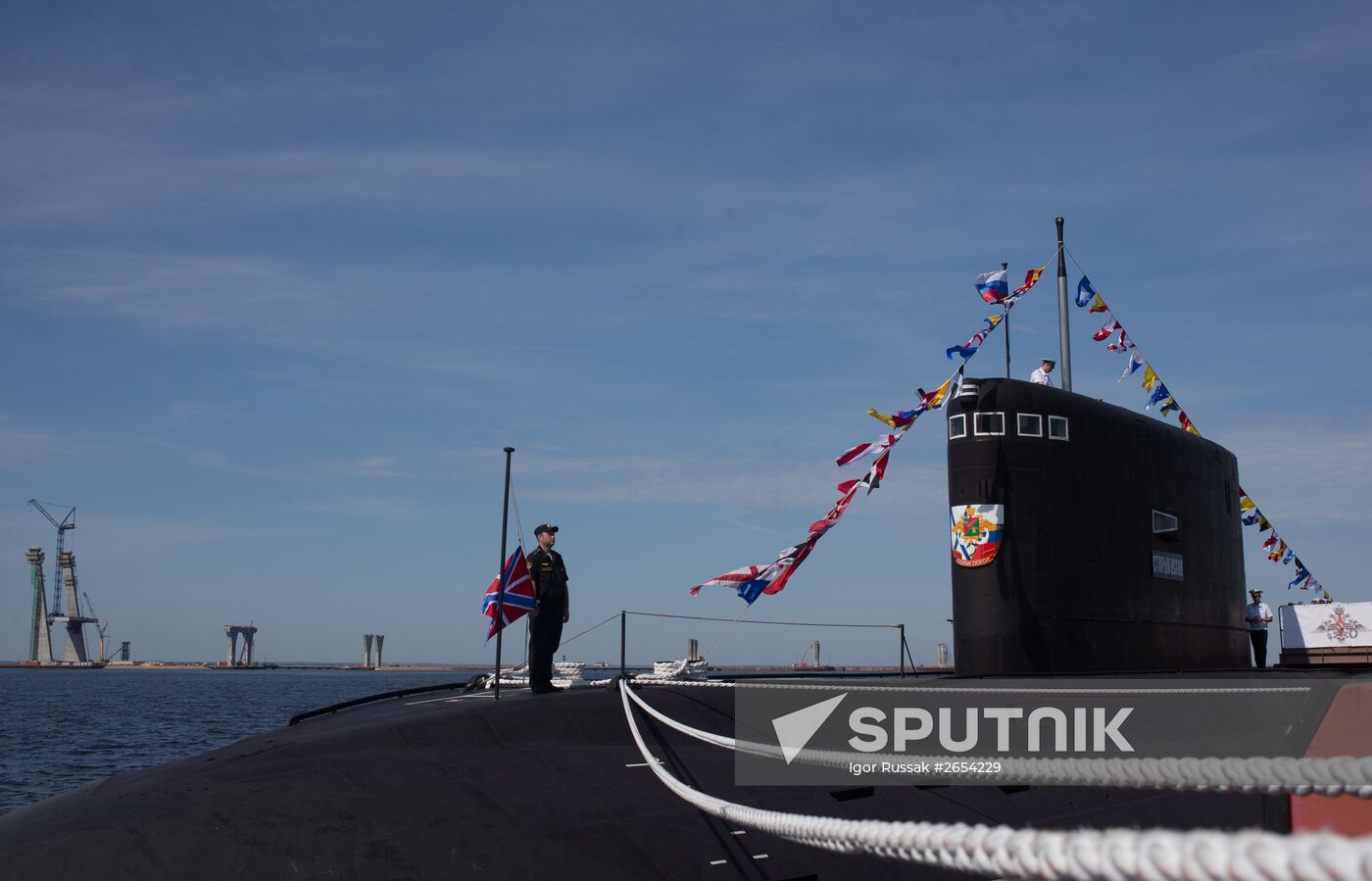 Stray Oskol submarine hoists its flag in St. Petersburg