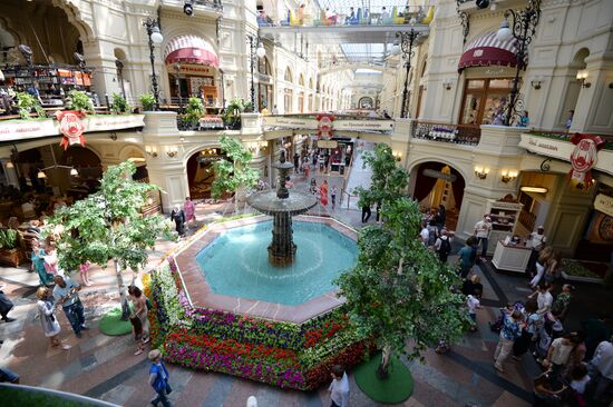 Flower Festival opens at GUM