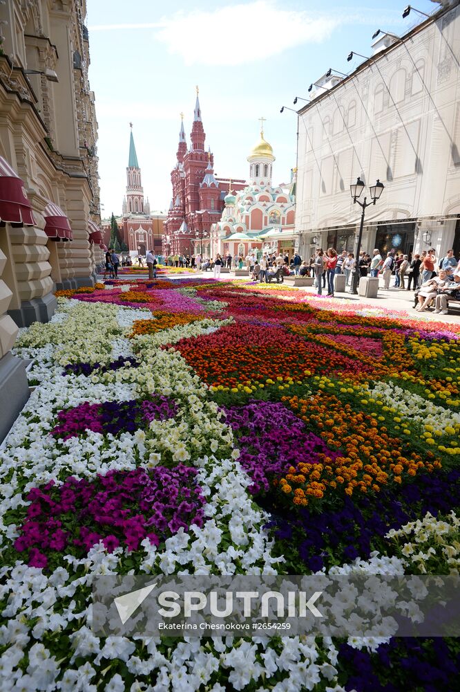 Flower Festival opens at GUM