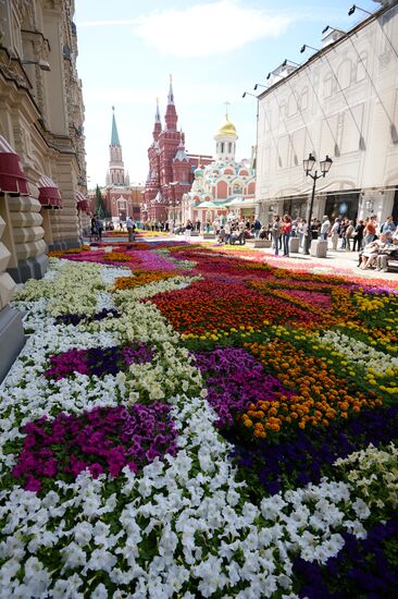 Flower Festival opens at GUM