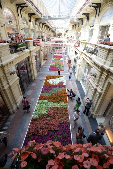 Flower Festival opens at GUM