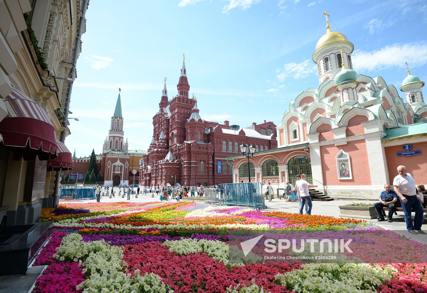 Flower Festival opens at GUM