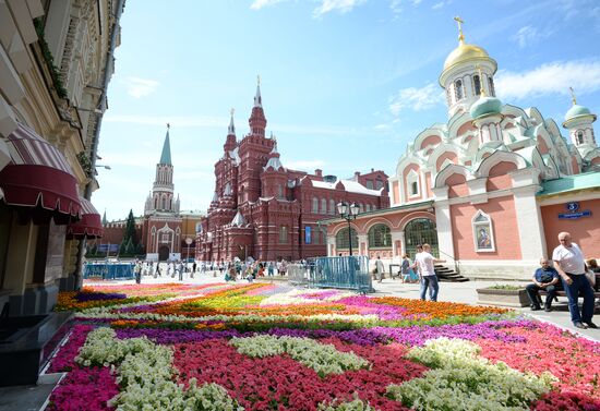 Flower Festival opens at GUM