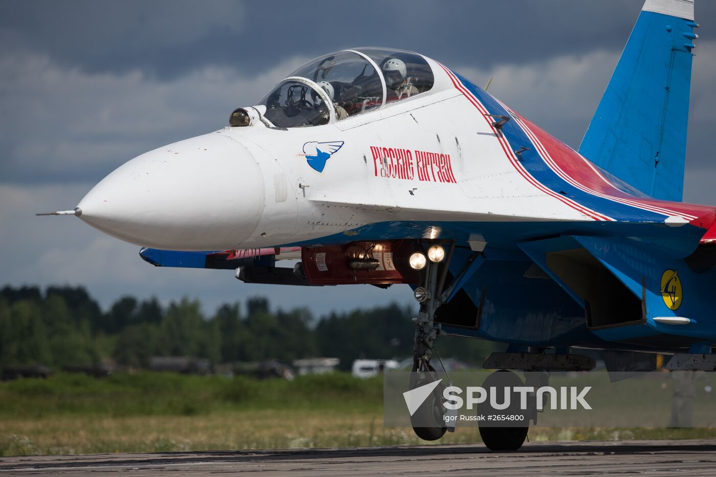 Russian aerobatic teams perform at 2015 International Maritime Defense Show