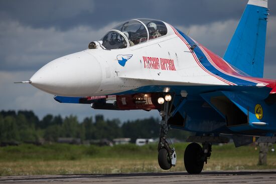 Russian aerobatic teams perform at 2015 International Maritime Defense Show