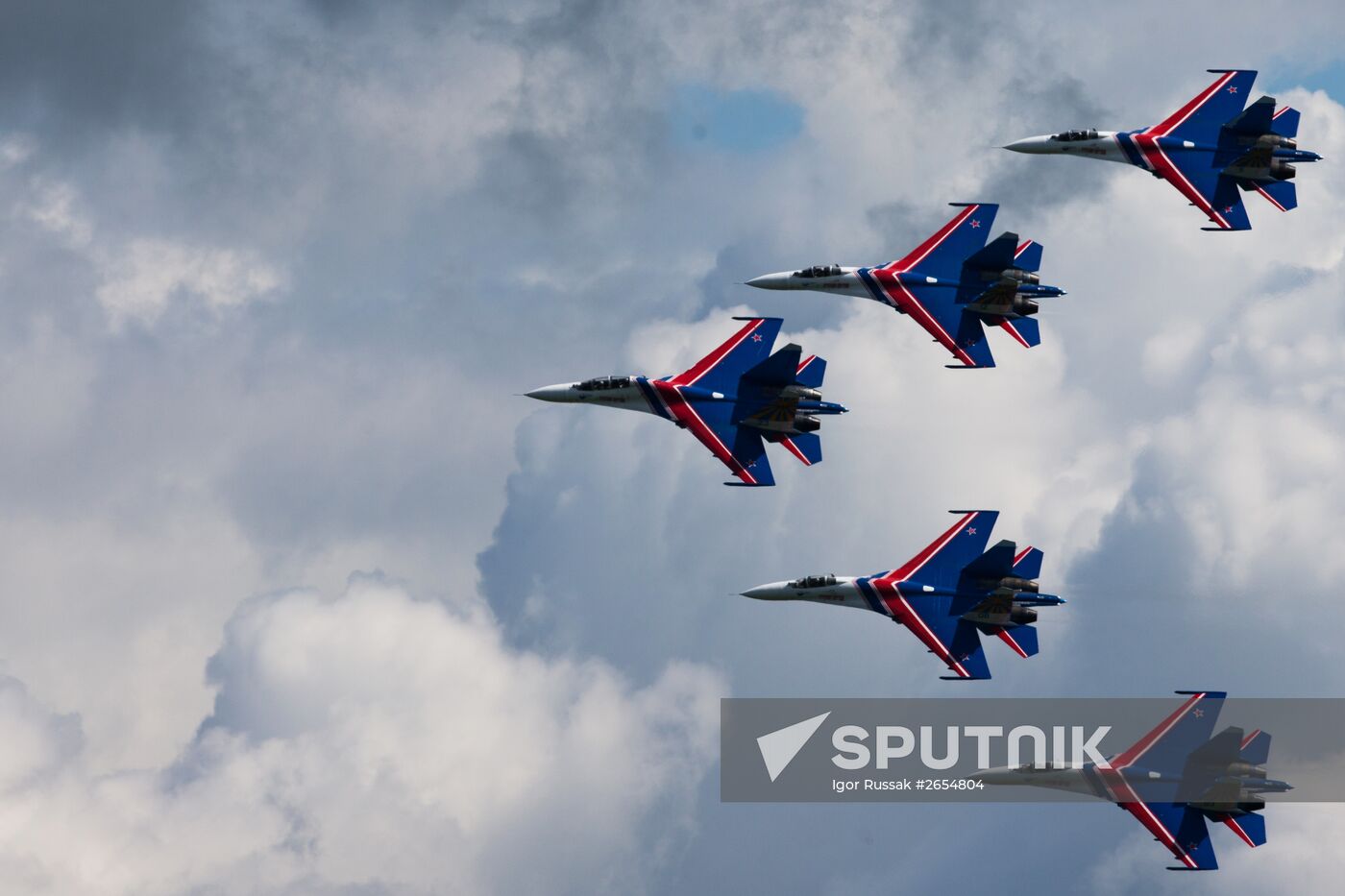 Russian aerobatic teams perform at 2015 International Maritime Defense Show