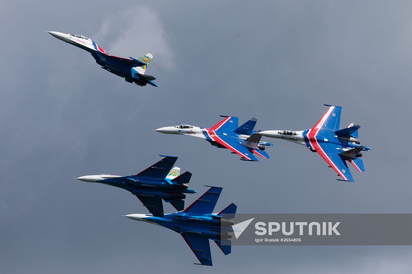 Russian aerobatic teams perform at 2015 International Maritime Defense Show