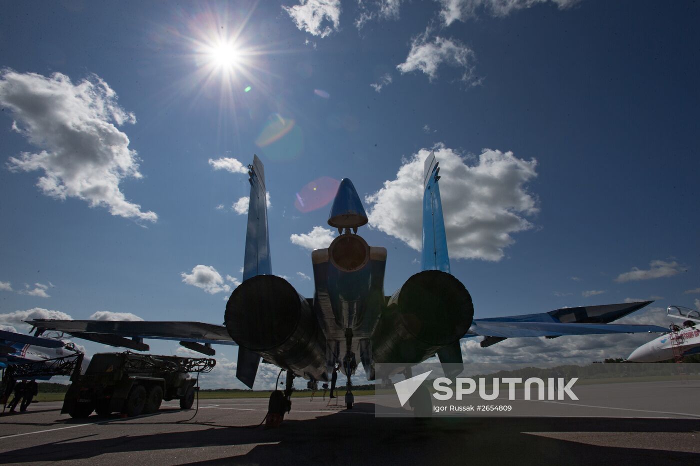 Russian aerobatic teams perform at 2015 International Maritime Defense Show