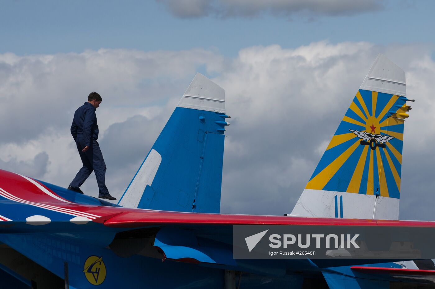 Russian aerobatic teams perform at 2015 International Maritime Defense Show