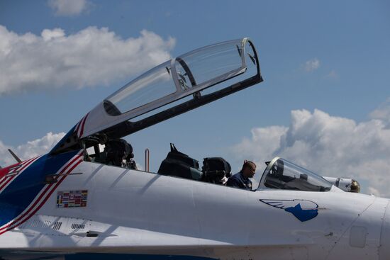 Russian aerobatic teams perform at 2015 International Maritime Defense Show