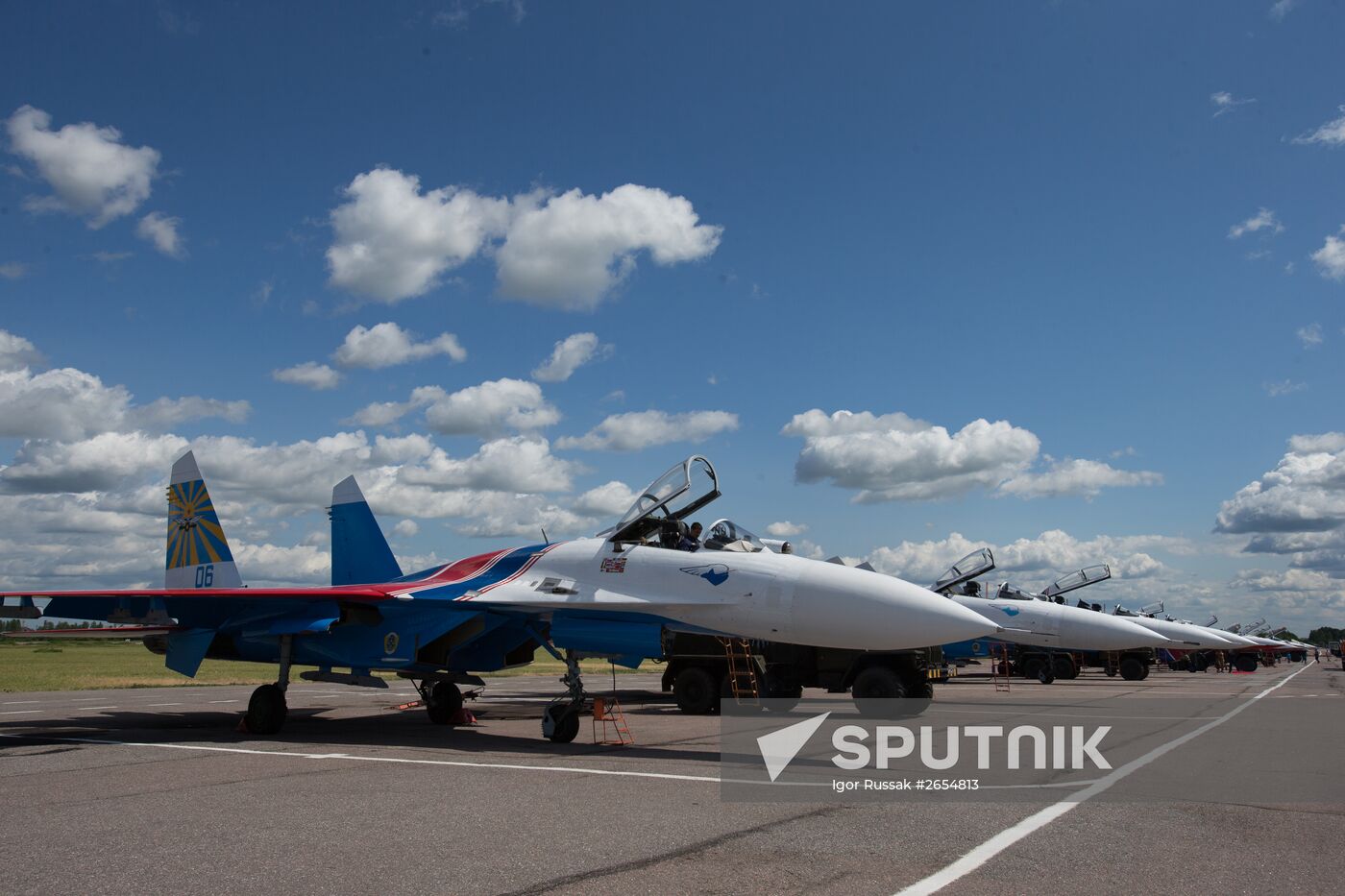 Russian aerobatic teams perform at 2015 International Maritime Defense Show