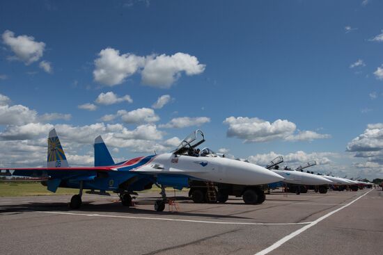 Russian aerobatic teams perform at 2015 International Maritime Defense Show