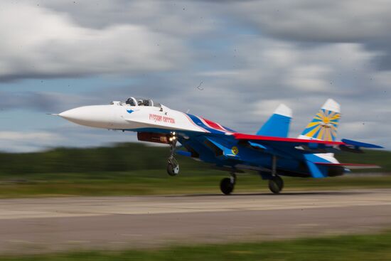 Russian aerobatic teams perform at 2015 International Maritime Defense Show