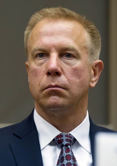 44/45 ISS crew at a news conference