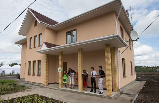 Opening of family orphanages of diligence in St. Petersburg