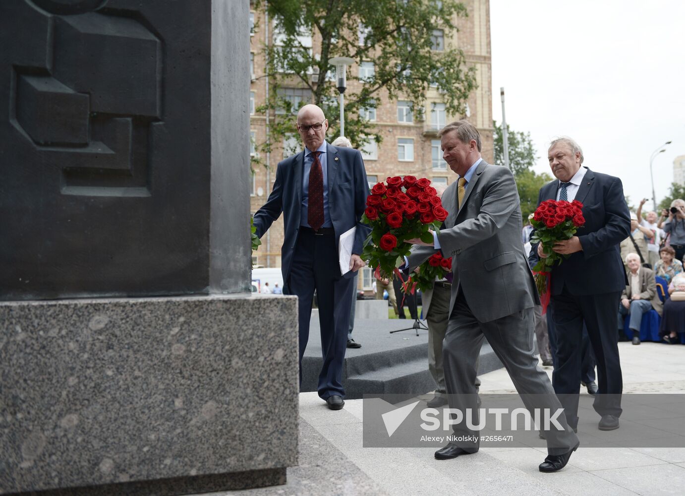 Unveiling monument to Nobel Prize-winner Alexander Prokhorov in Moscow