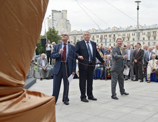 Unveiling monument to Nobel Prize-winner Alexander Prokhorov in Moscow