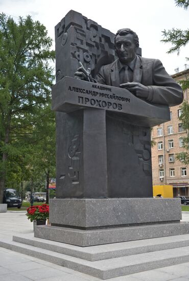 Unveiling monument to Nobel Prize-winner Alexander Prokhorov in Moscow
