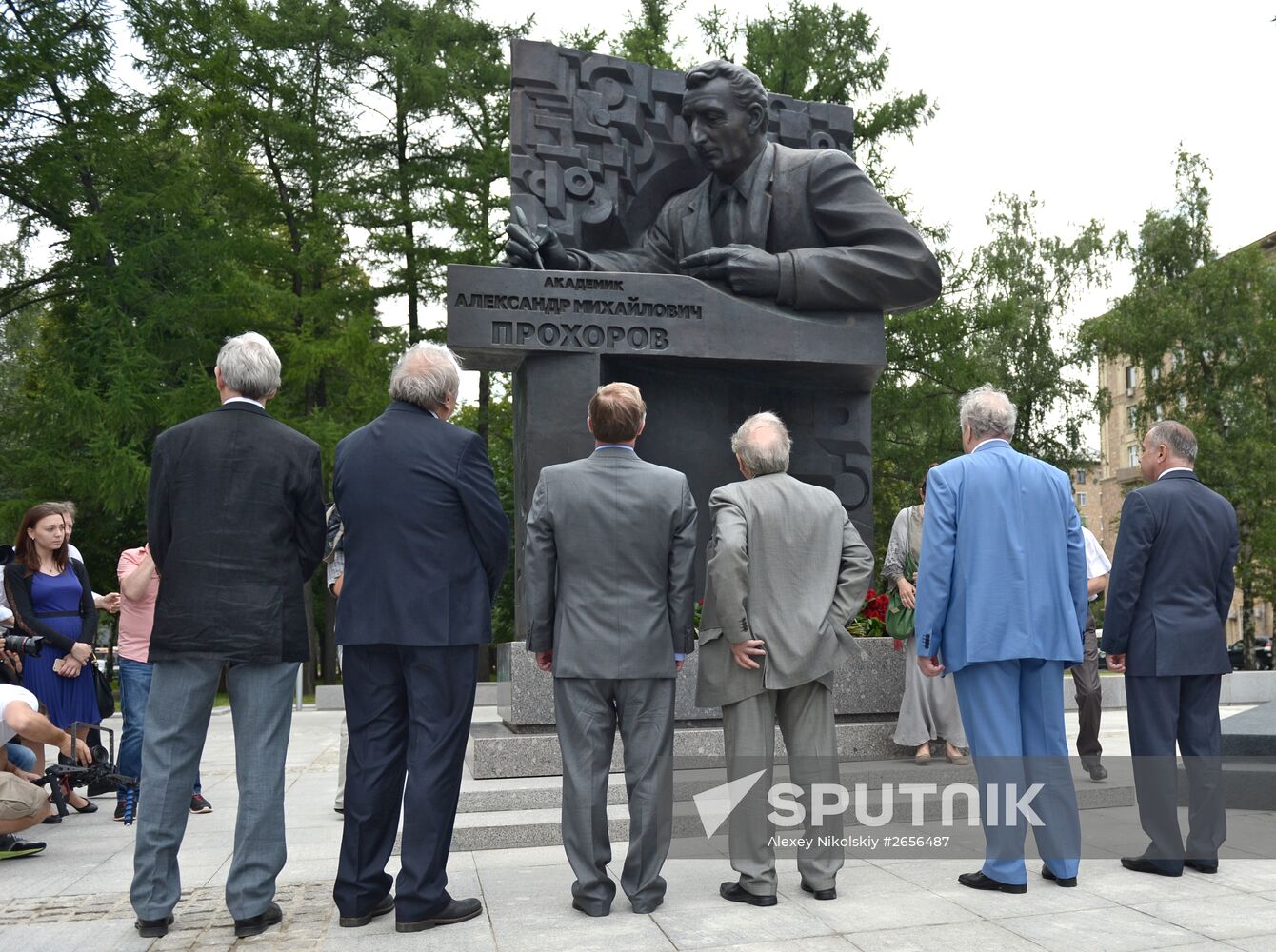 Unveiling monument to Nobel Prize-winner Alexander Prokhorov in Moscow