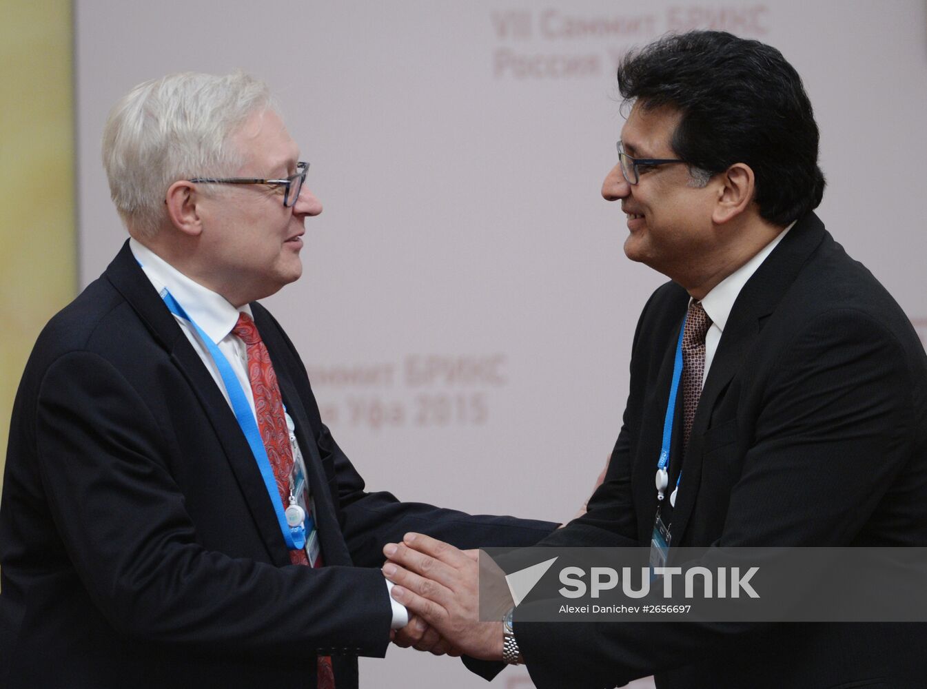 BRICS leaders meet with the leaders of the invited states
