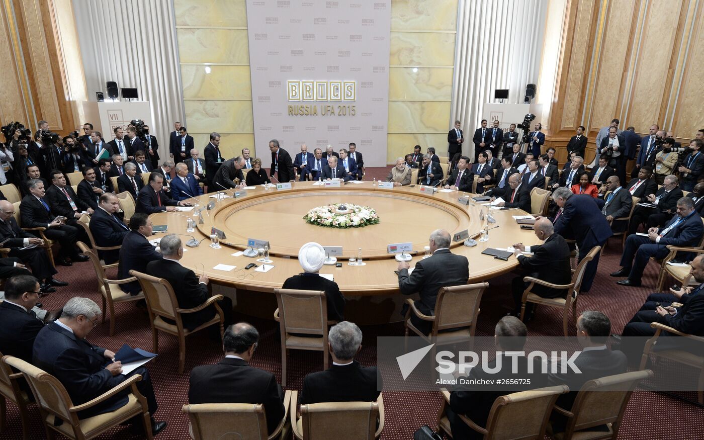 BRICS leaders meet with the leaders of the invited states