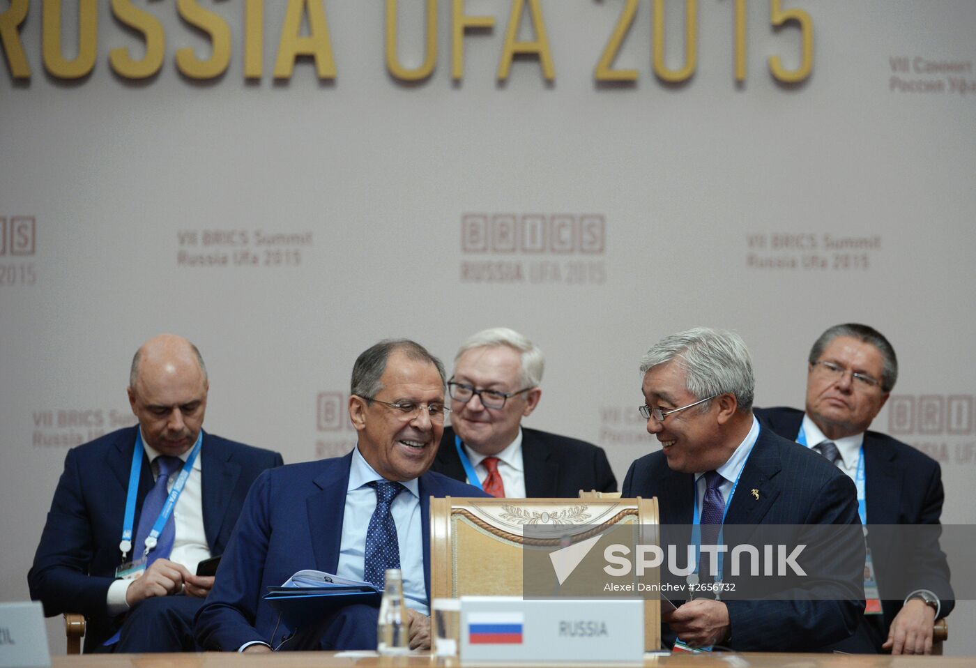 BRICS leaders meet with the leaders of the invited states