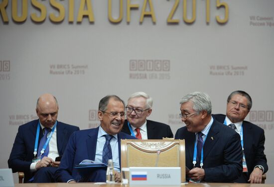 BRICS leaders meet with the leaders of the invited states