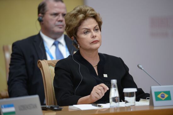 BRICS leaders meet with the leaders of the invited states