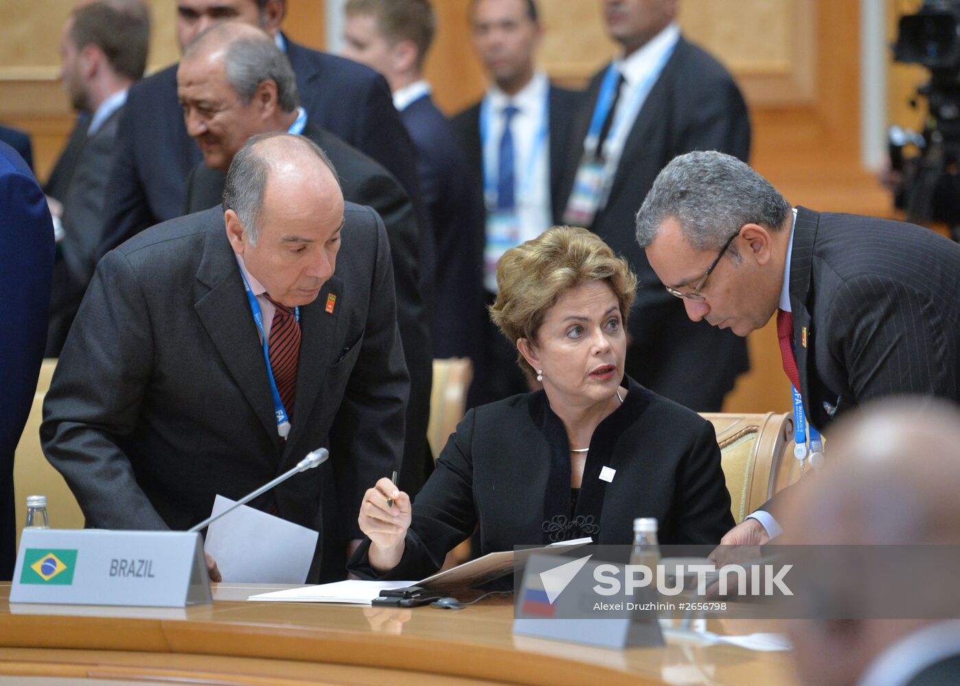 BRICS leaders meet with the leaders of the invited states