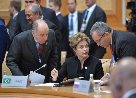 BRICS leaders meet with the leaders of the invited states