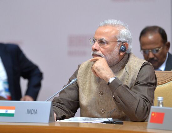 BRICS leaders meet with the leaders of the invited states
