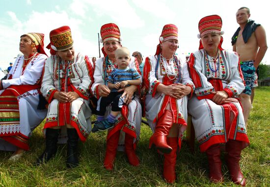 Velen Ozks folklore festival in Mordovia