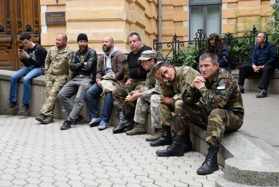Right Sector holds rally near Ukrainian presidential administration building
