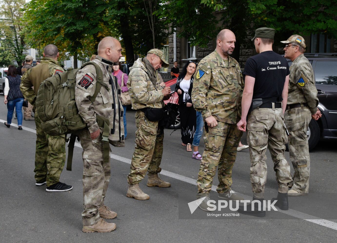 Right Sector holds rally near Ukrainian presidential administration building