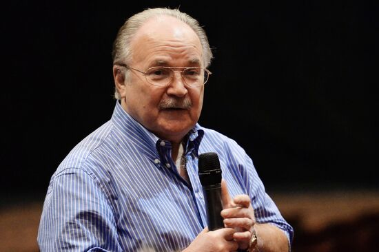 Commonwealth of Taganka Actors company gathers to mark the end of 22nd season