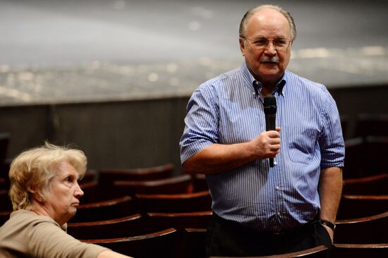 Commonwealth of Taganka Actors company gathers to mark the end of 22nd season