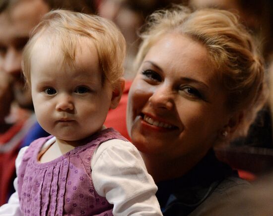 Commonwealth of Taganka Actors company gathers to mark the end of 22nd season