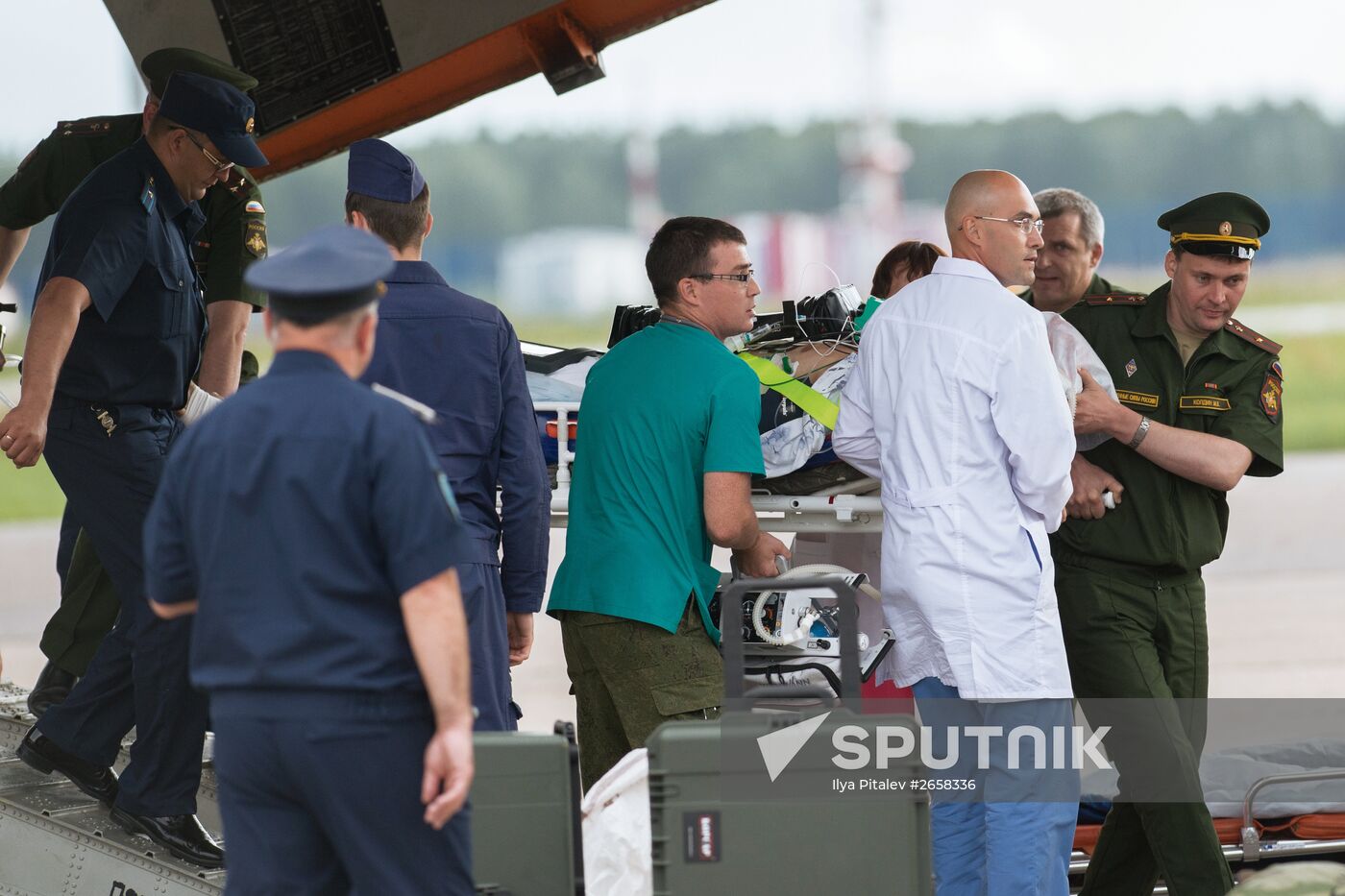 Servicemen injured as result of barrack collapse are delivered to Moscow