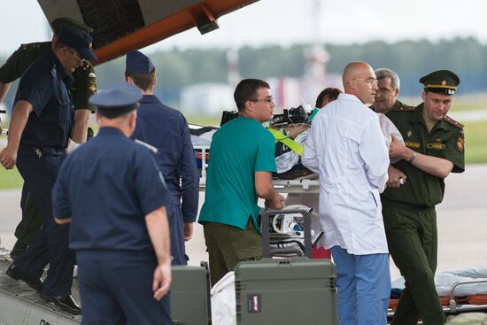 Servicemen injured as result of barrack collapse are delivered to Moscow