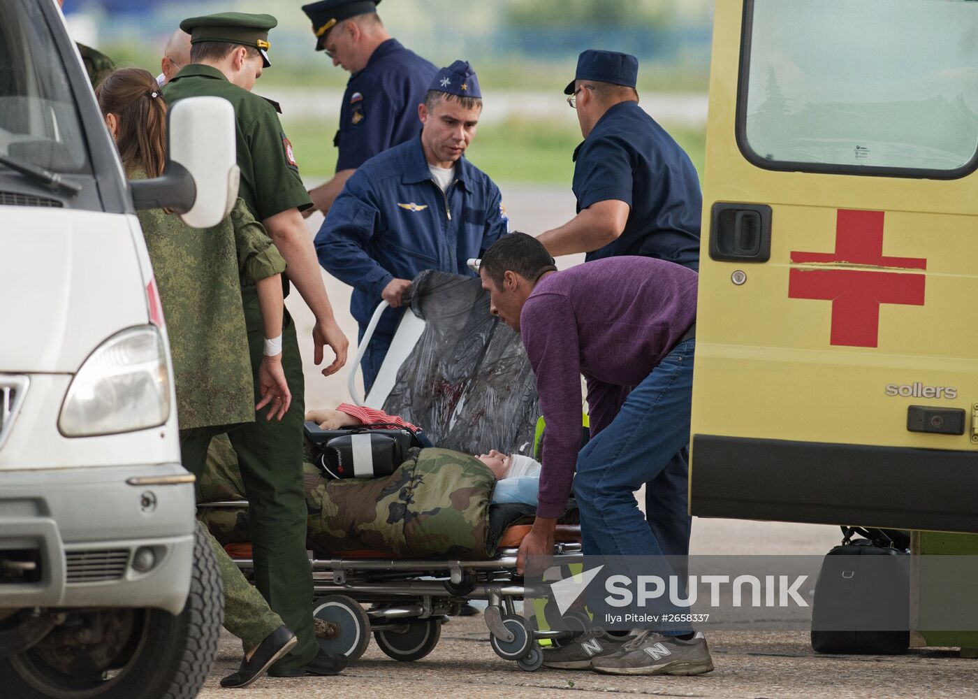 Servicemen injured as result of barrack collapse are delivered to Moscow