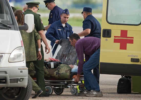 Servicemen injured as result of barrack collapse are delivered to Moscow