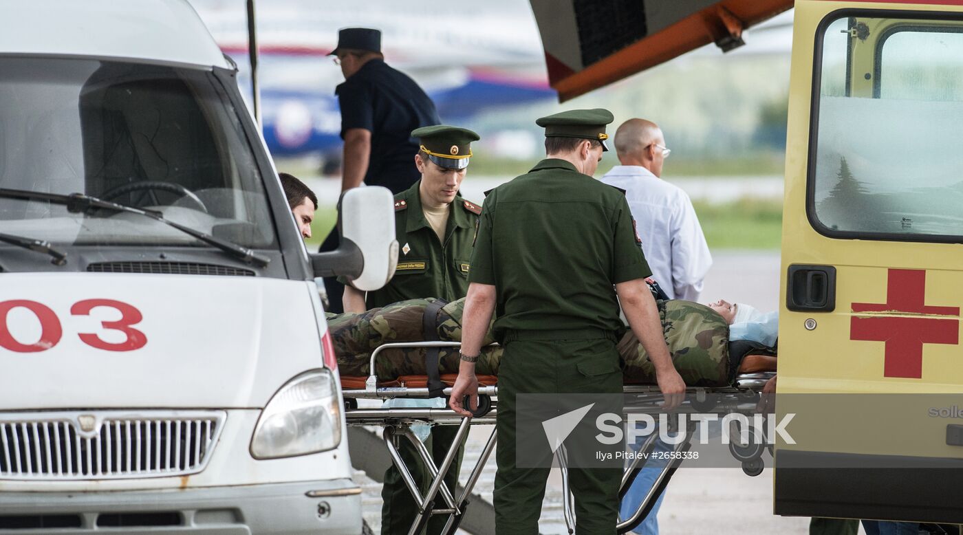 Servicemen injured as result of barrack collapse are delivered to Moscow