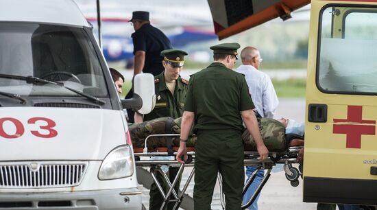 Servicemen injured as result of barrack collapse are delivered to Moscow