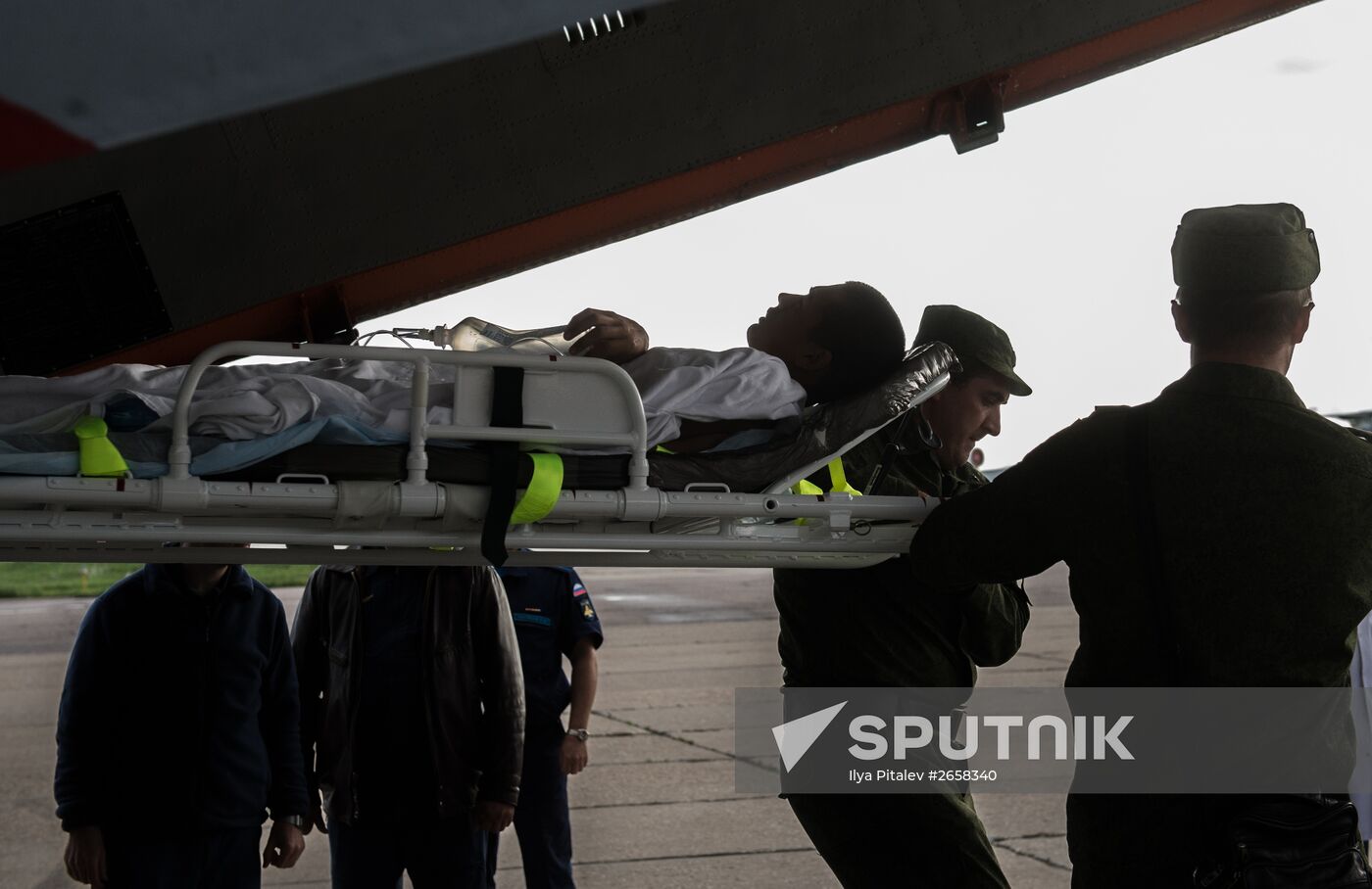 Servicemen injured as result of barrack collapse are delivered to Moscow