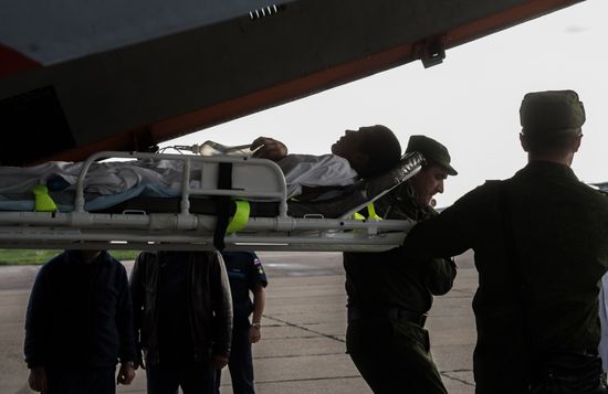 Servicemen injured as result of barrack collapse are delivered to Moscow
