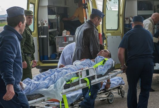 Servicemen injured as result of barrack collapse are delivered to Moscow